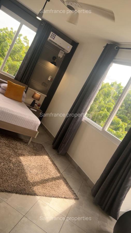 2 Bed Apartment with En Suite at Greenwood - 8