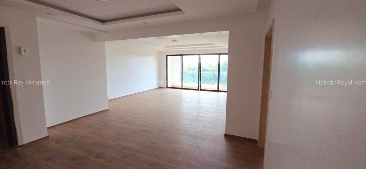 3 Bed Apartment with En Suite at Parklands - 8