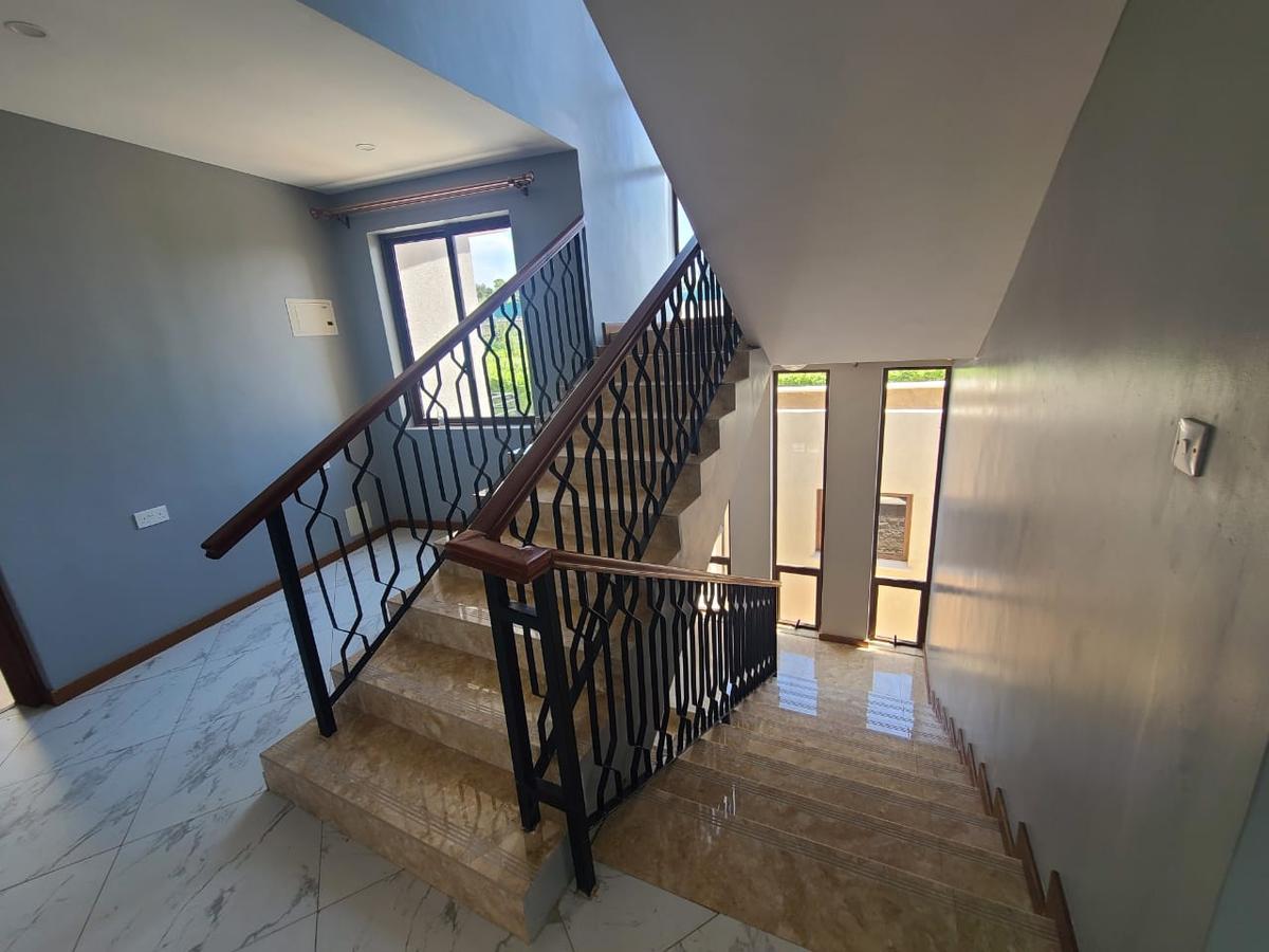 4 Bed Villa with En Suite in Runda - 3