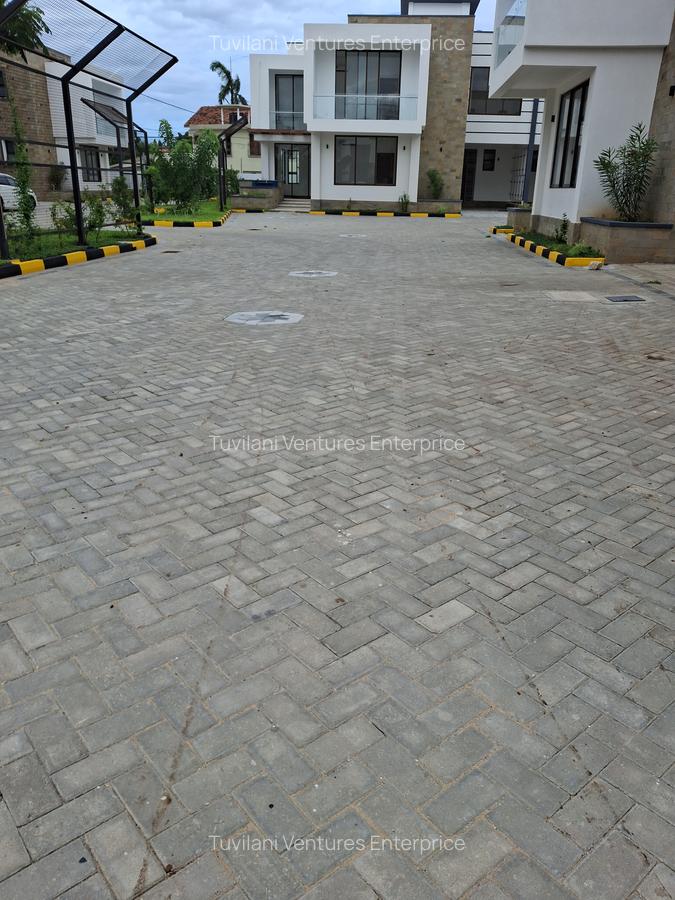 5 Bed Villa with En Suite at Nyali Mombasa - 17