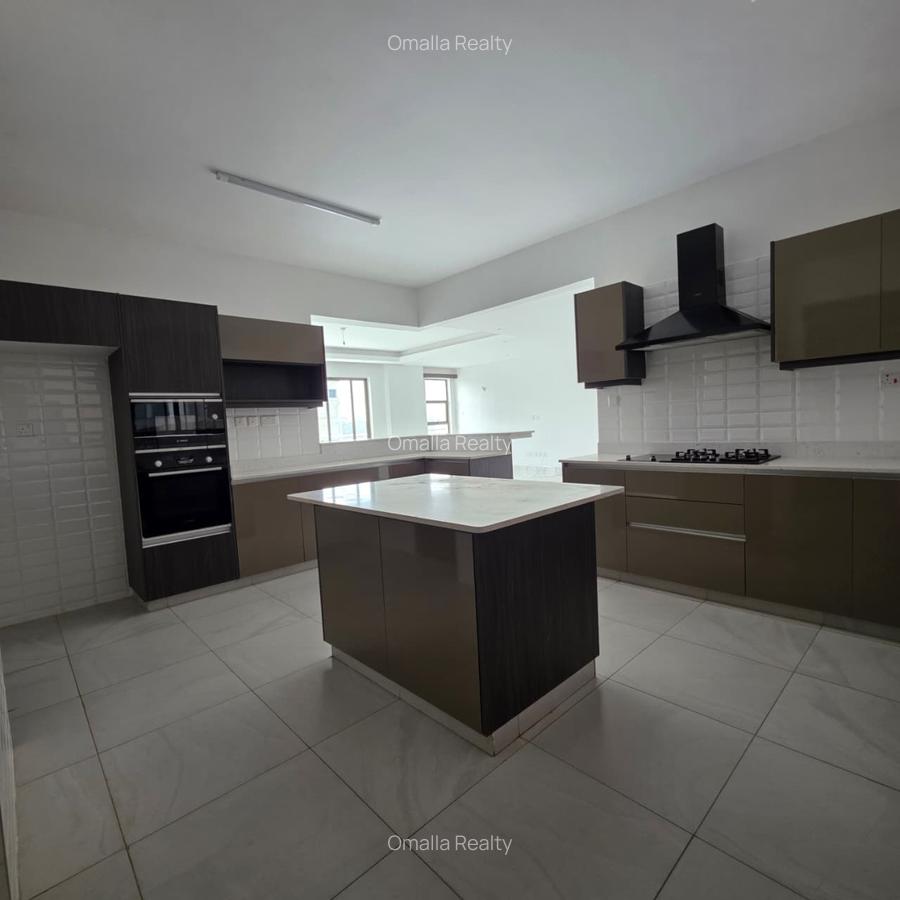 4 Bed Townhouse with En Suite in Westlands Area - 6