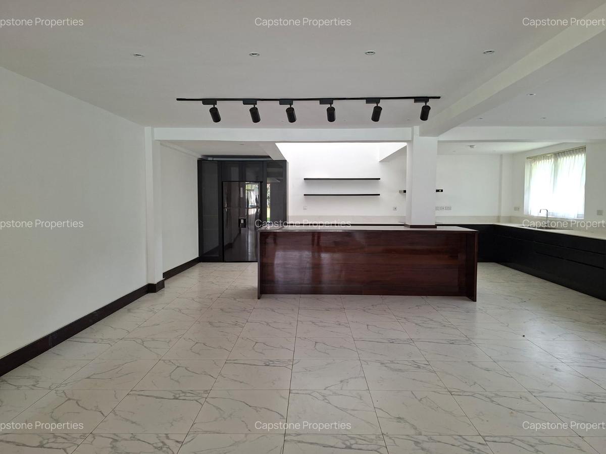 5 Bed House with En Suite in Runda - 18