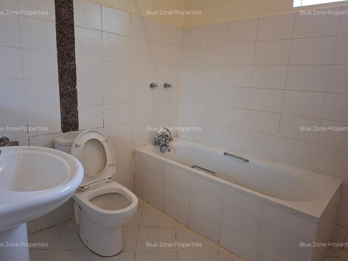 4 Bed House with En Suite at Off Mimosa Rd - 10