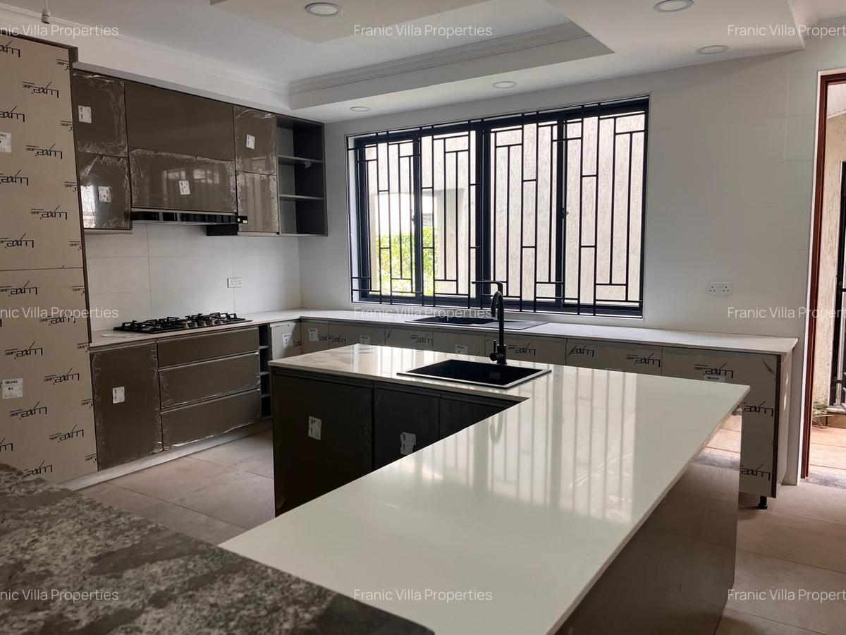 6 Bed Townhouse with En Suite in Lavington - 17