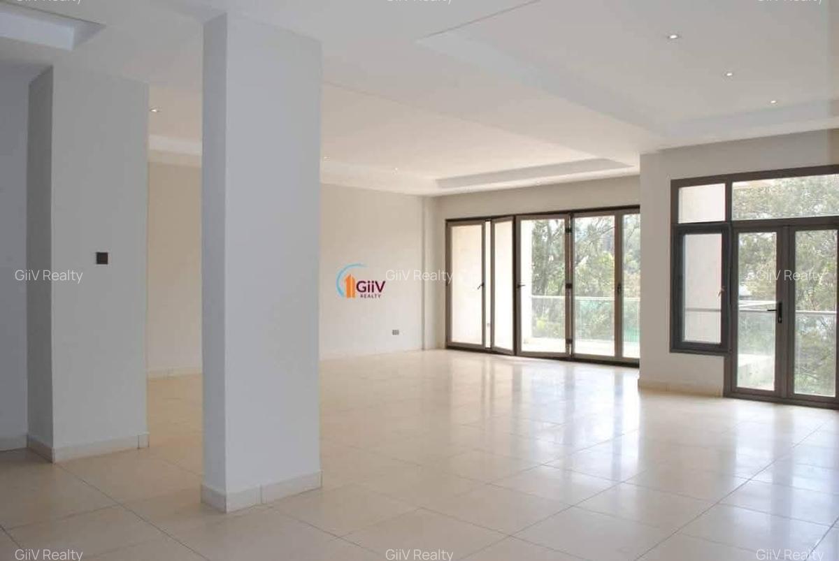 3 Bed Apartment with Gym in Riverside - 2