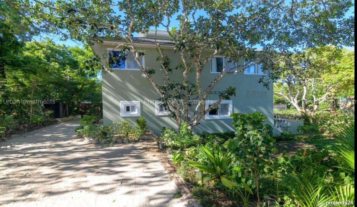 8 Bed House with En Suite in Diani - 16