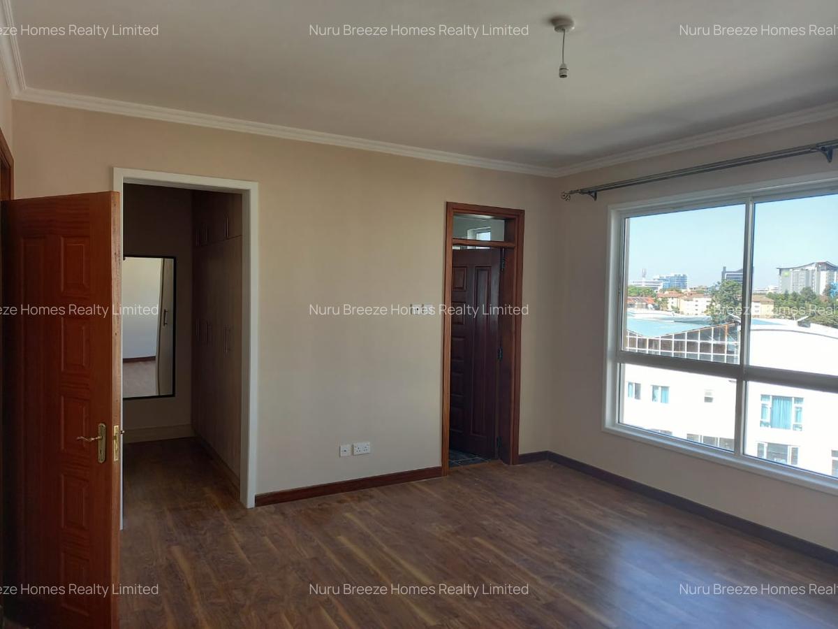 3 Bed Apartment with En Suite in Riverside - 9