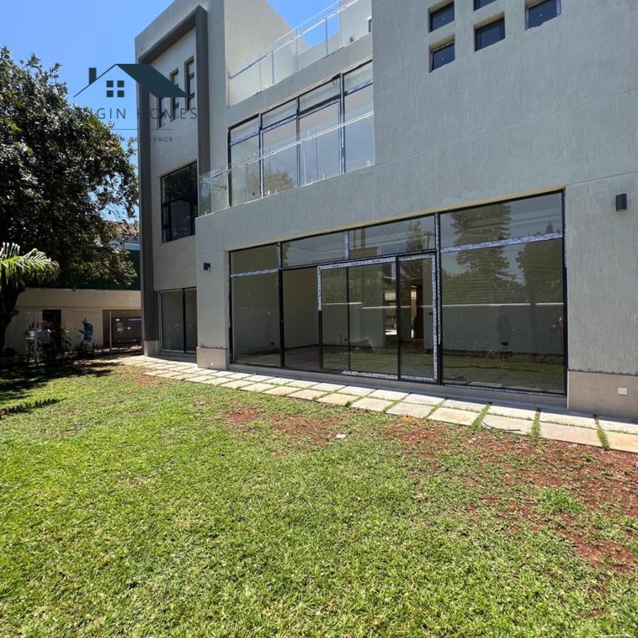 5 Bed Townhouse with En Suite at Lavington - 2