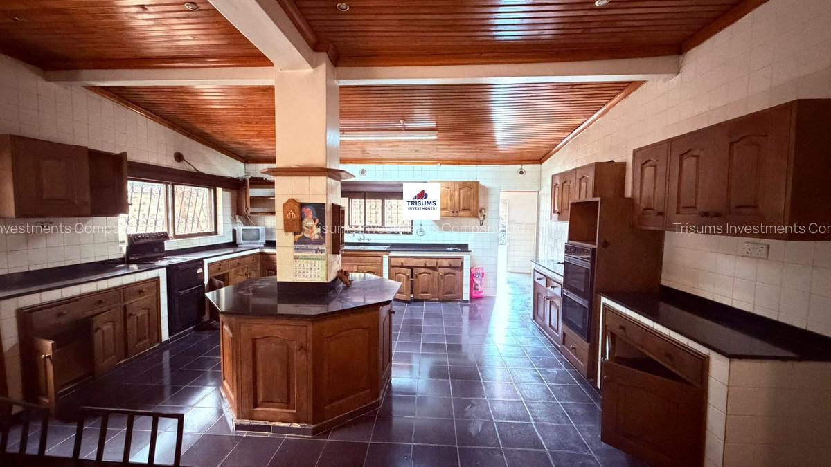 4 Bed House with En Suite in Spring Valley - 5