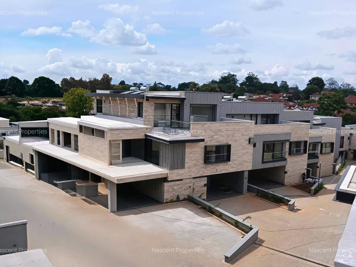 5 Bed Villa with En Suite in Kyuna - 1