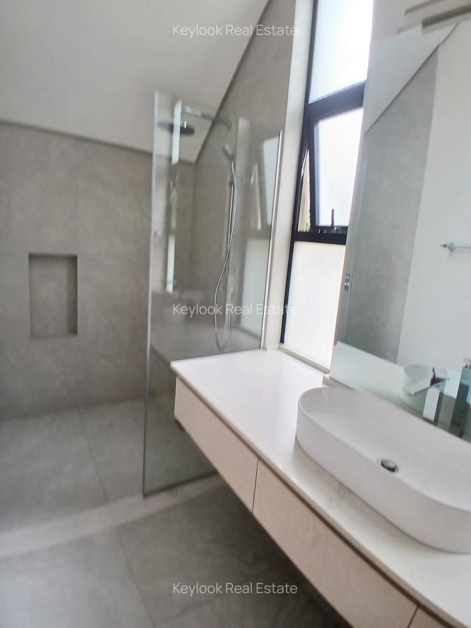 6 Bed Townhouse with En Suite at Lavington - 6