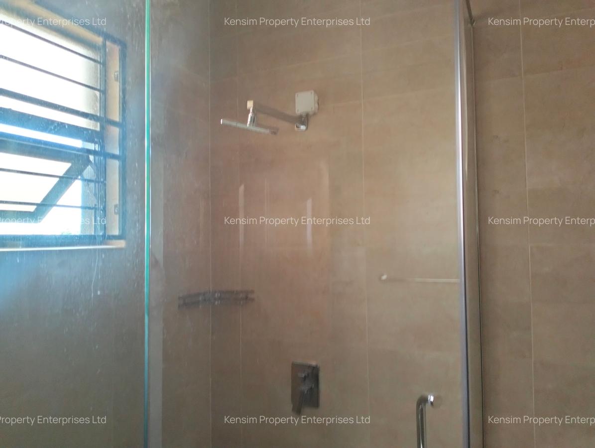 5 Bed Townhouse with En Suite in Lavington - 14