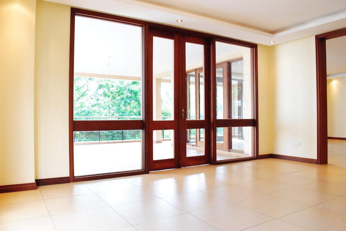3 Bed Apartment with En Suite in Riverside - 17