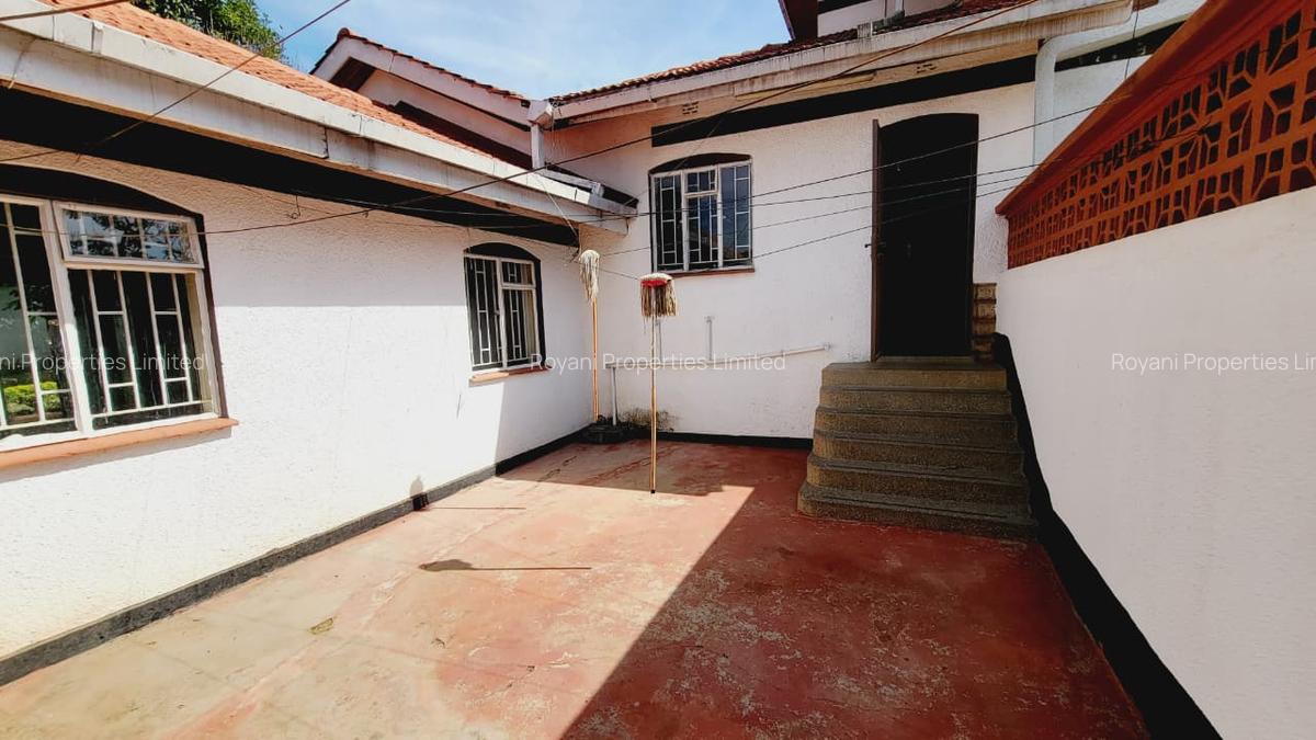 5 Bed House with En Suite in Rosslyn - 18