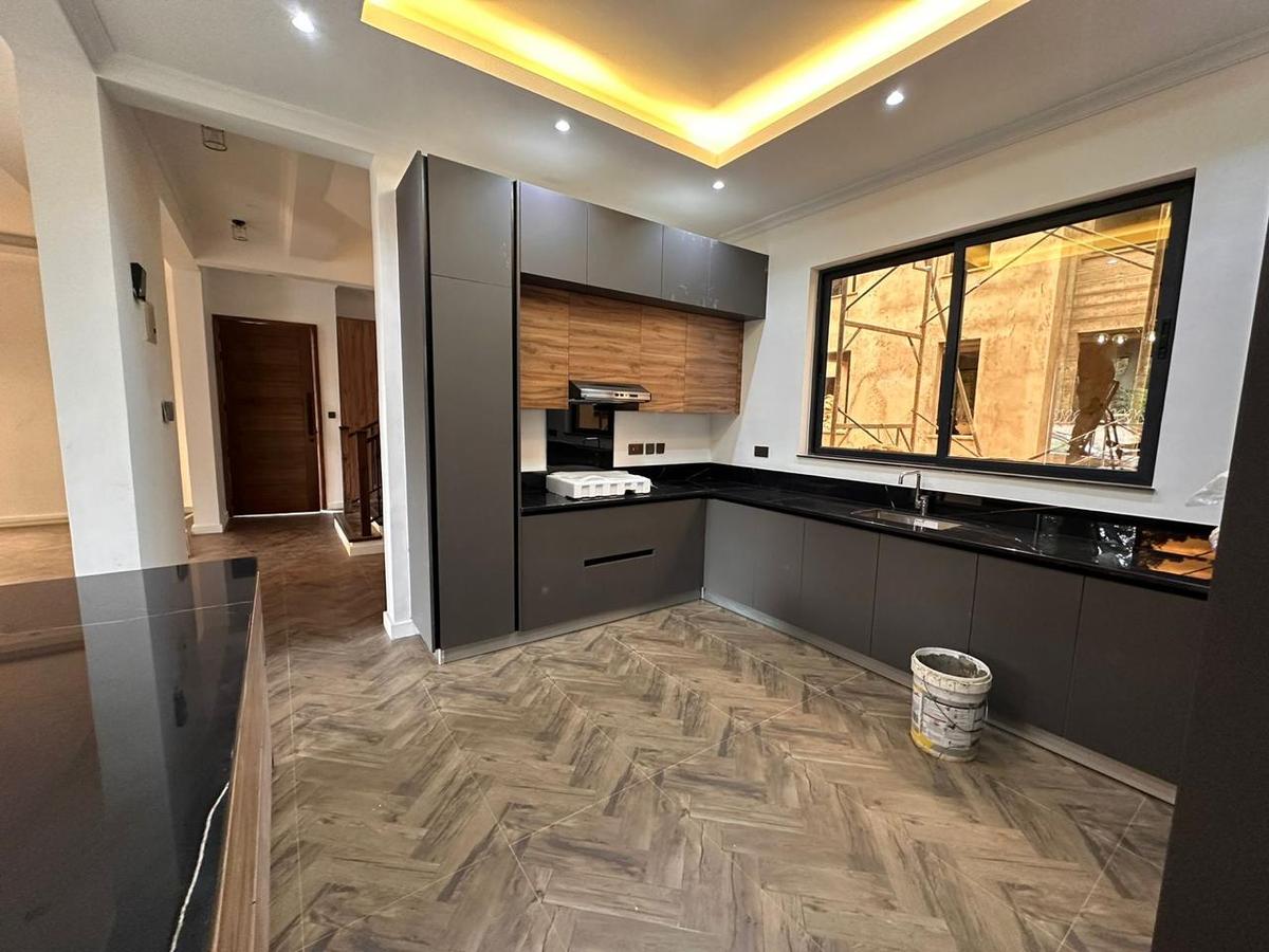 4 Bed Townhouse with En Suite in Lavington - 6