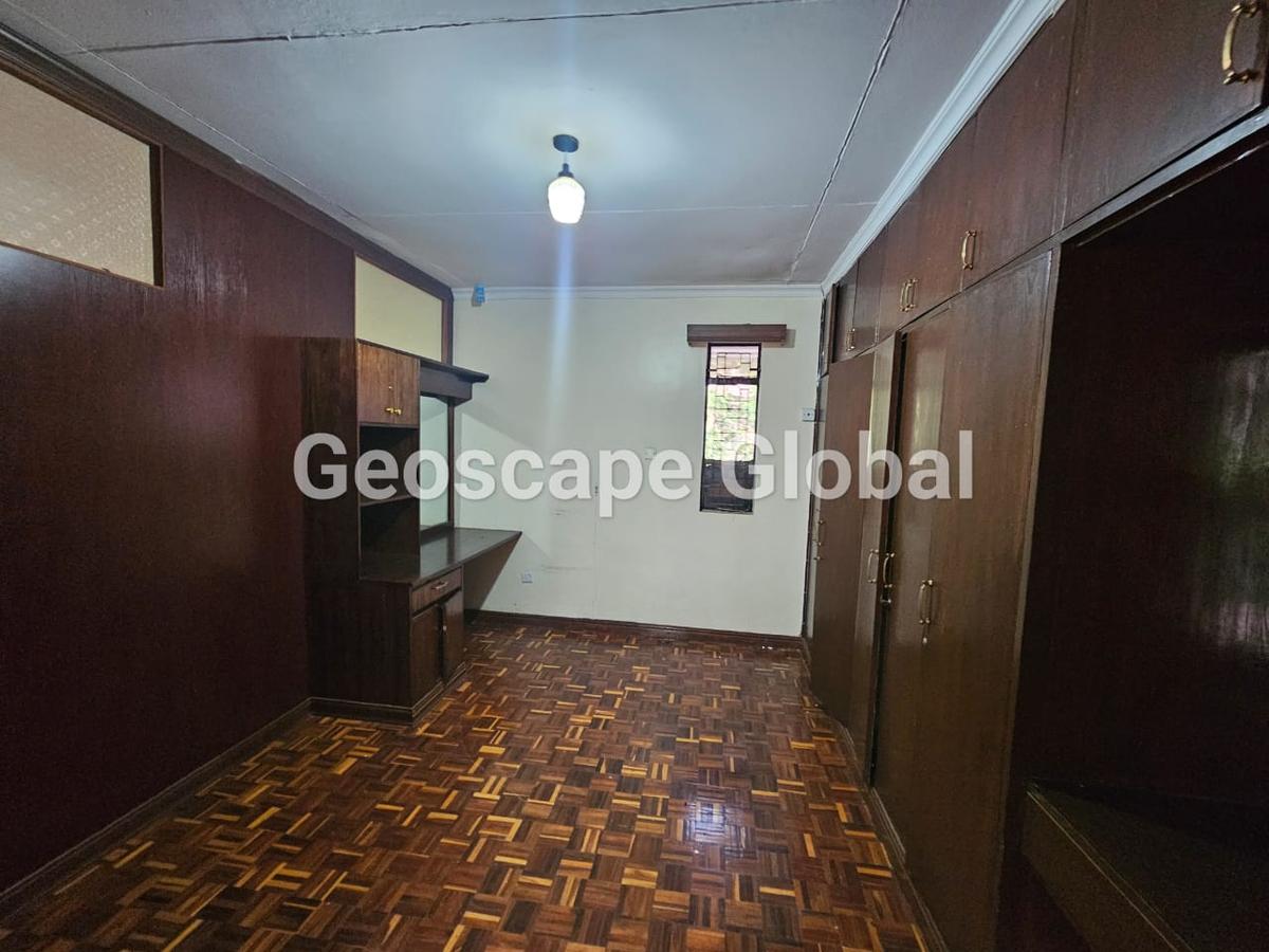 7 Bed House with En Suite in Kitisuru - 2