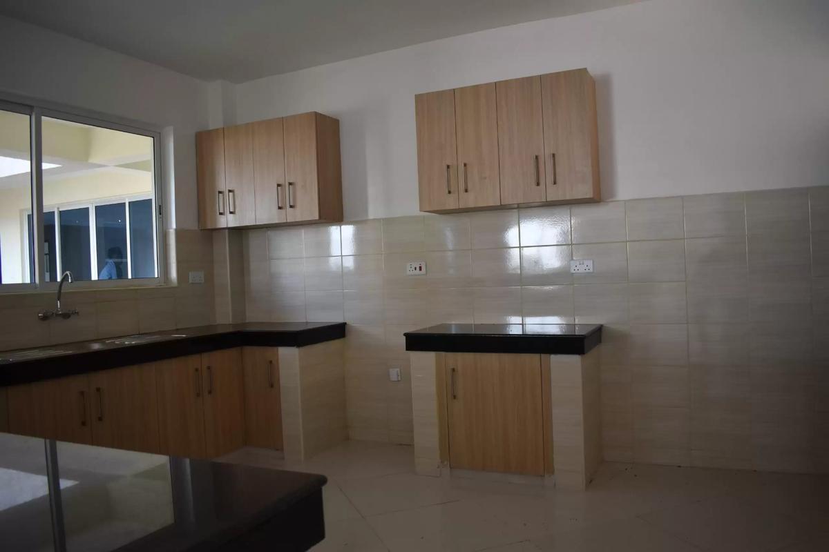 Serviced 2 Bed Apartment with Gym in Kilimani - 13