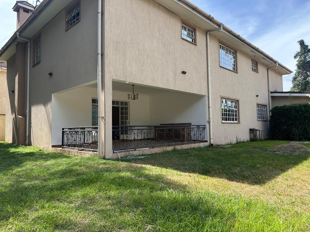 5 Bed Villa with En Suite at Lavington - 20