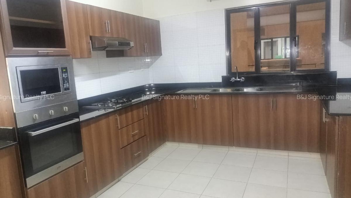 3 Bed Apartment with En Suite in Kilimani - 2