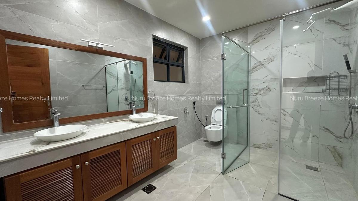4 Bed Apartment with En Suite in Rhapta Road - 12