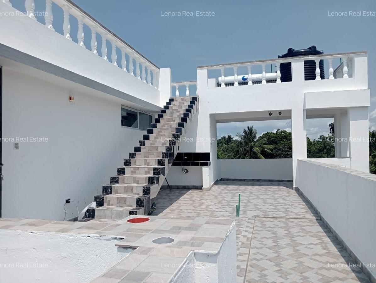 6 Bed Villa with En Suite in Diani - 11