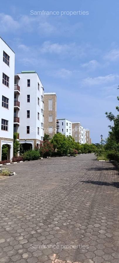 Serviced 2 Bed Apartment with En Suite at Sultan - 4