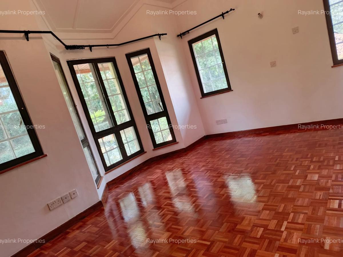 5 Bed House with En Suite at Westlands - 12