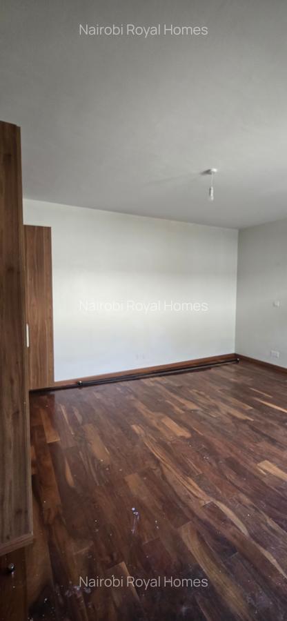 5 Bed Townhouse with En Suite at Lavington Off Convent Drive - 16