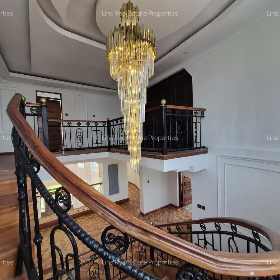 6 Bed House with En Suite in Runda - 3