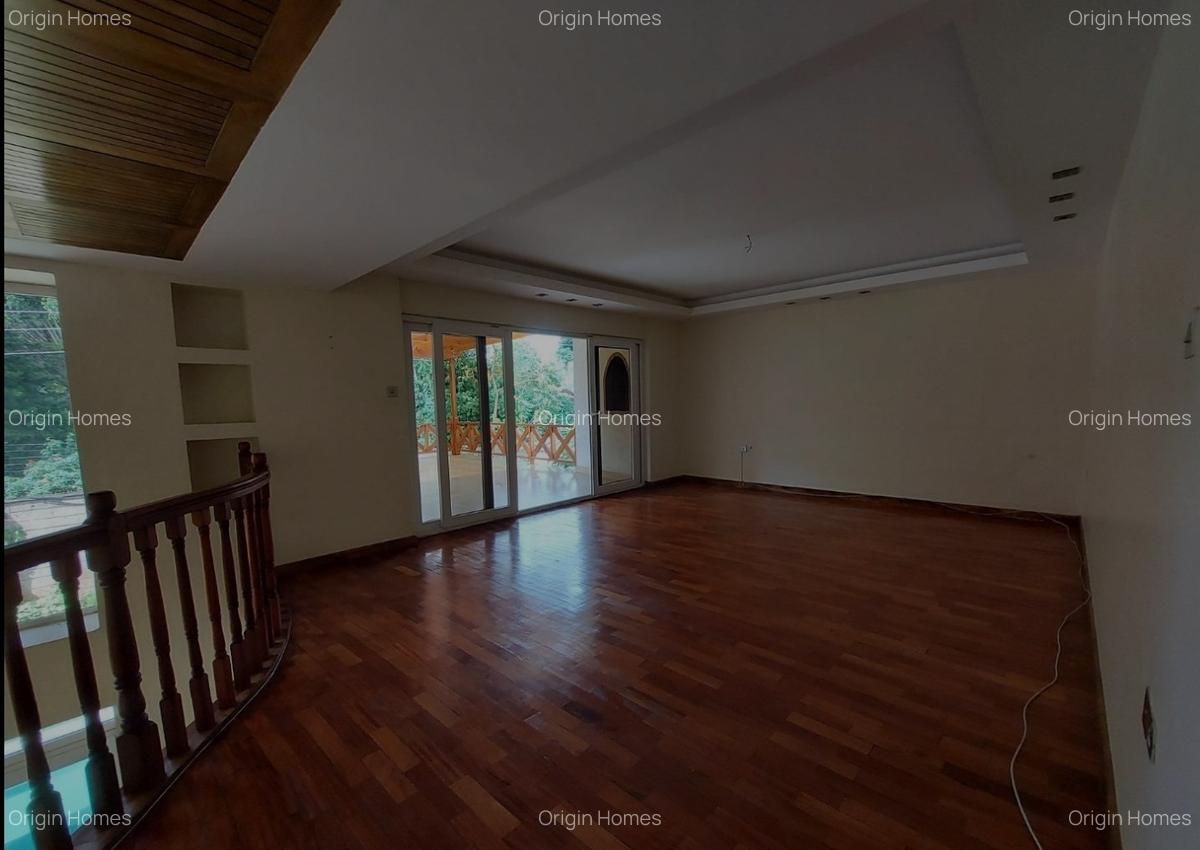4 Bed Townhouse with En Suite at Lavington - 7