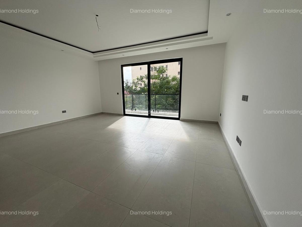 3 Bed Apartment with En Suite in Brookside - 2
