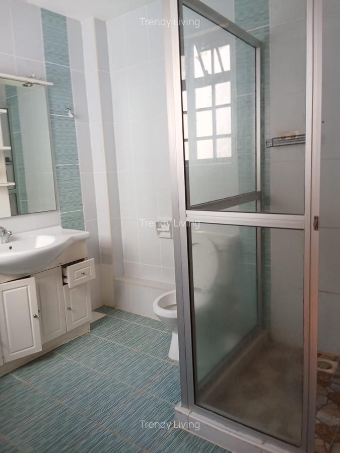 4 Bed Townhouse with En Suite in Lavington - 11