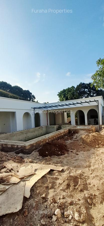 3 Bed Villa with En Suite at Diani Beach - 1