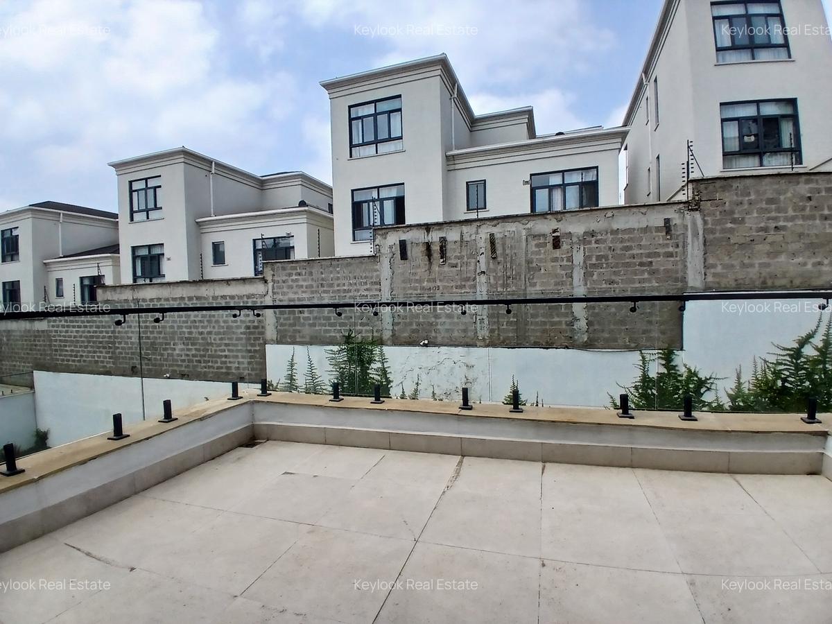 5 Bed Townhouse with En Suite at Lavington Green - 12