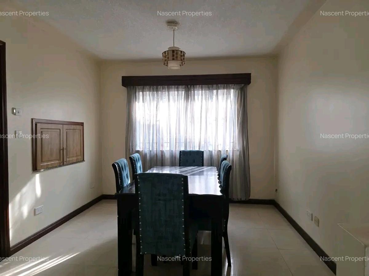 4 Bed House with En Suite at Grevillea - 11