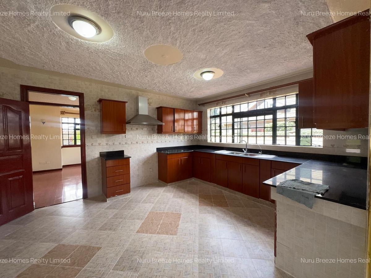 6 Bed House with En Suite in Runda - 3