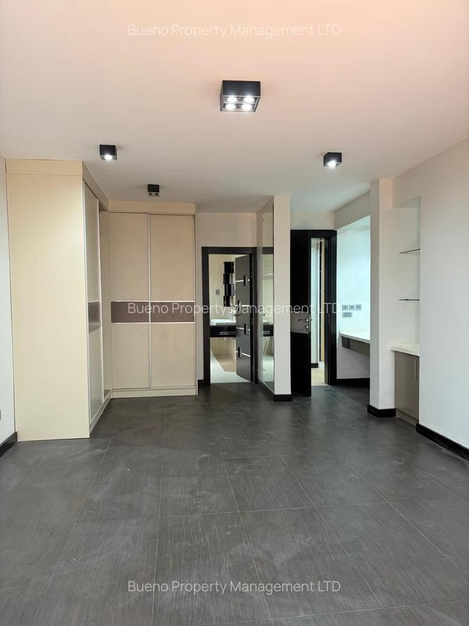 3 Bed Apartment with Swimming Pool in Riverside - 5