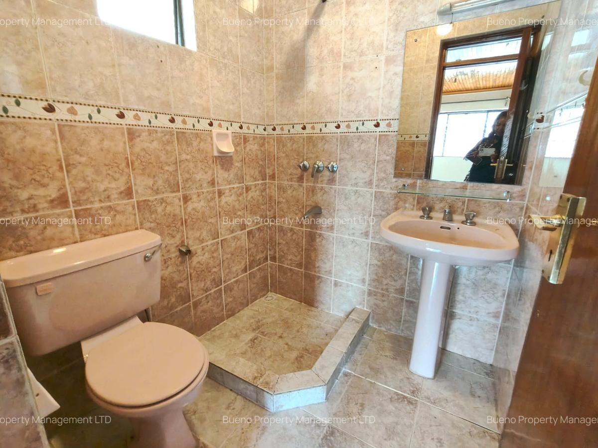 3 Bed Apartment with En Suite in Brookside - 9