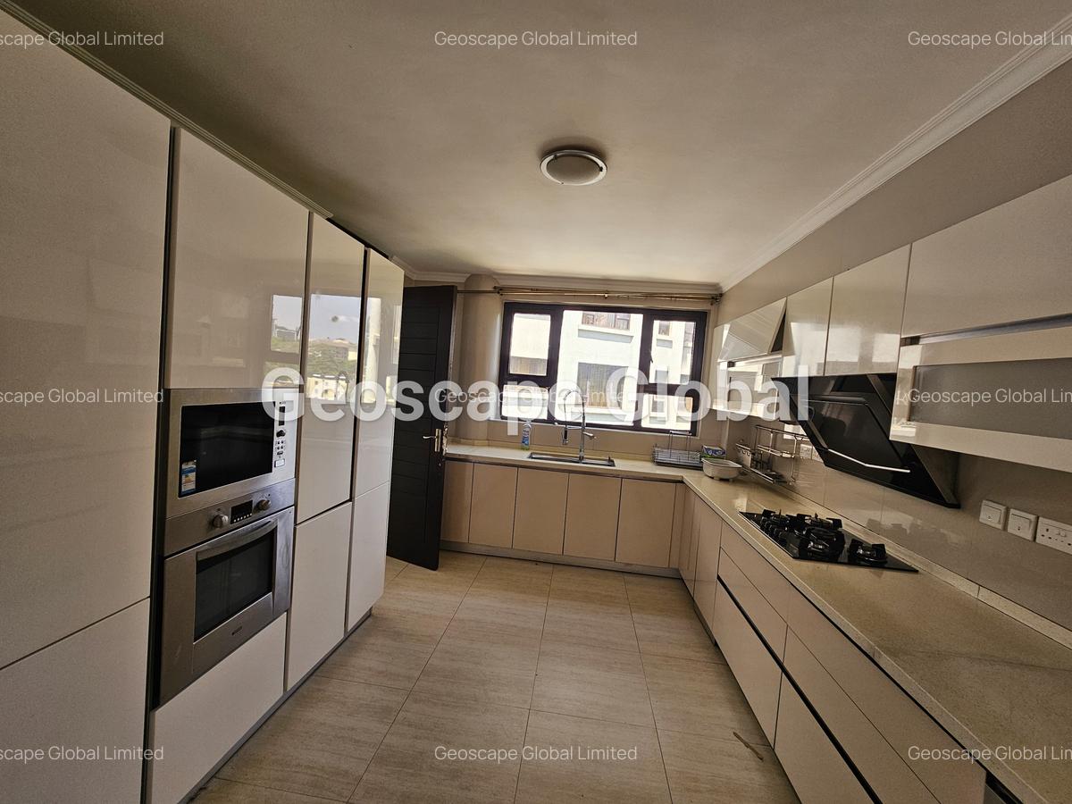3 Bed Apartment with En Suite in Riverside - 18