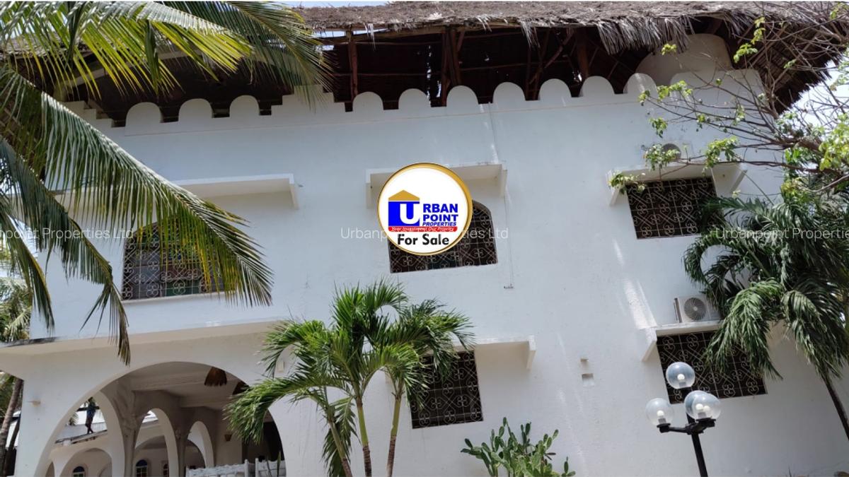 8 Bed House with En Suite in Watamu - 1