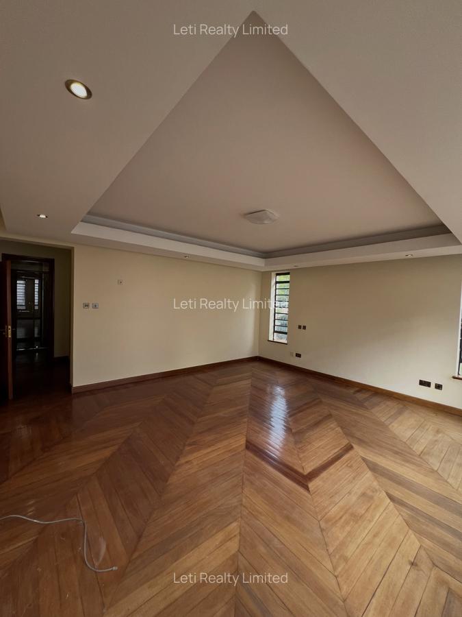 5 Bed Townhouse with En Suite in Lavington - 6