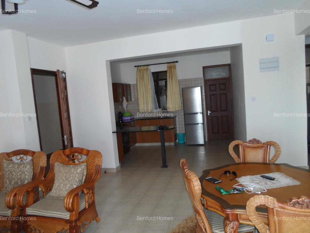 Serviced 3 Bed Apartment with En Suite at Links - 19