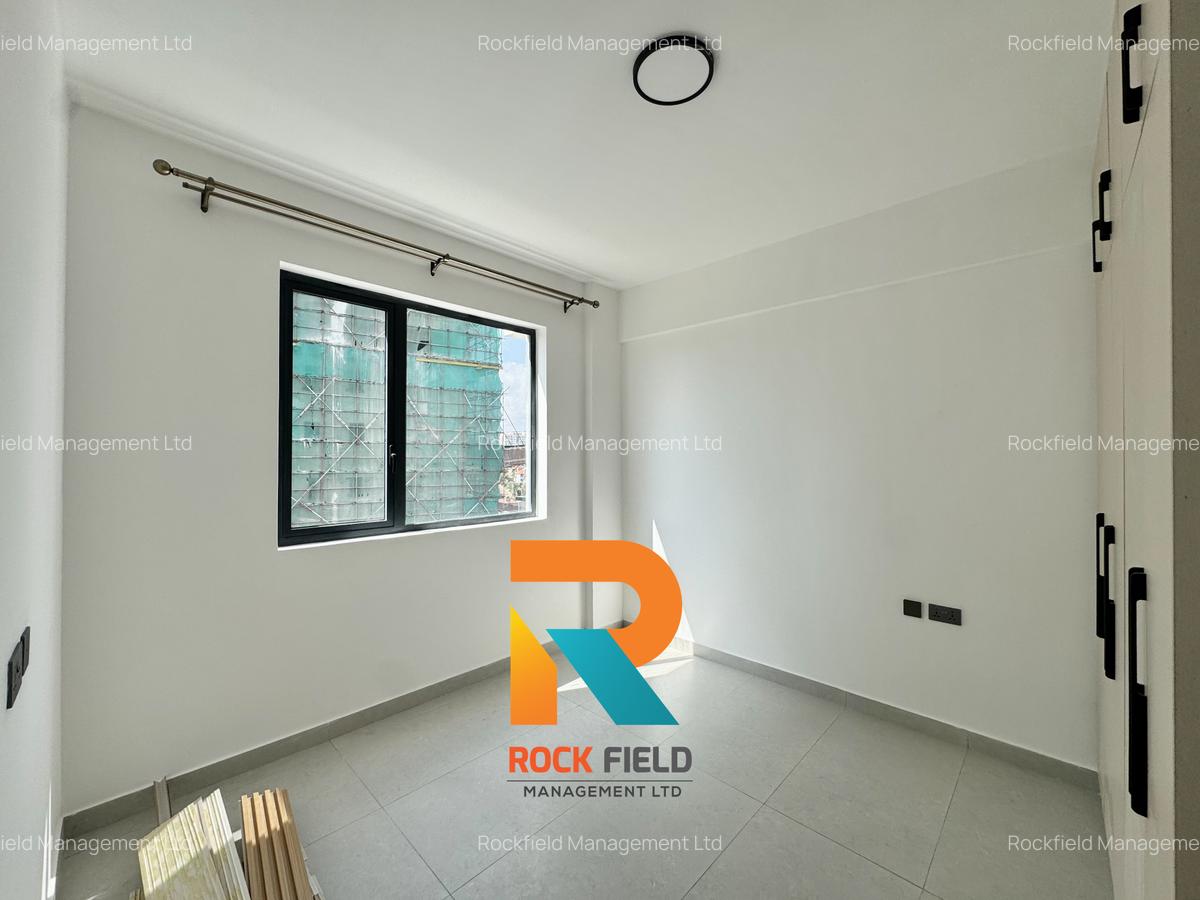 3 Bed Apartment with En Suite in Brookside - 10