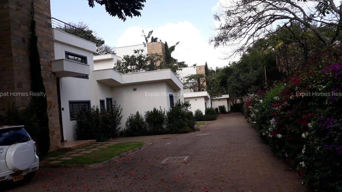 5 Bed Villa with En Suite in Lavington - 4