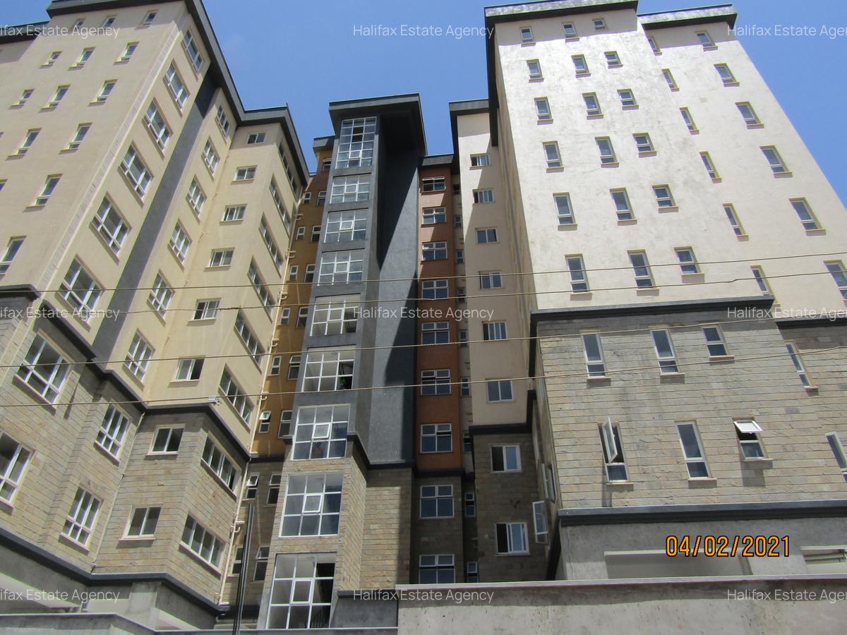 3 Bed Apartment with En Suite in Parklands - 2