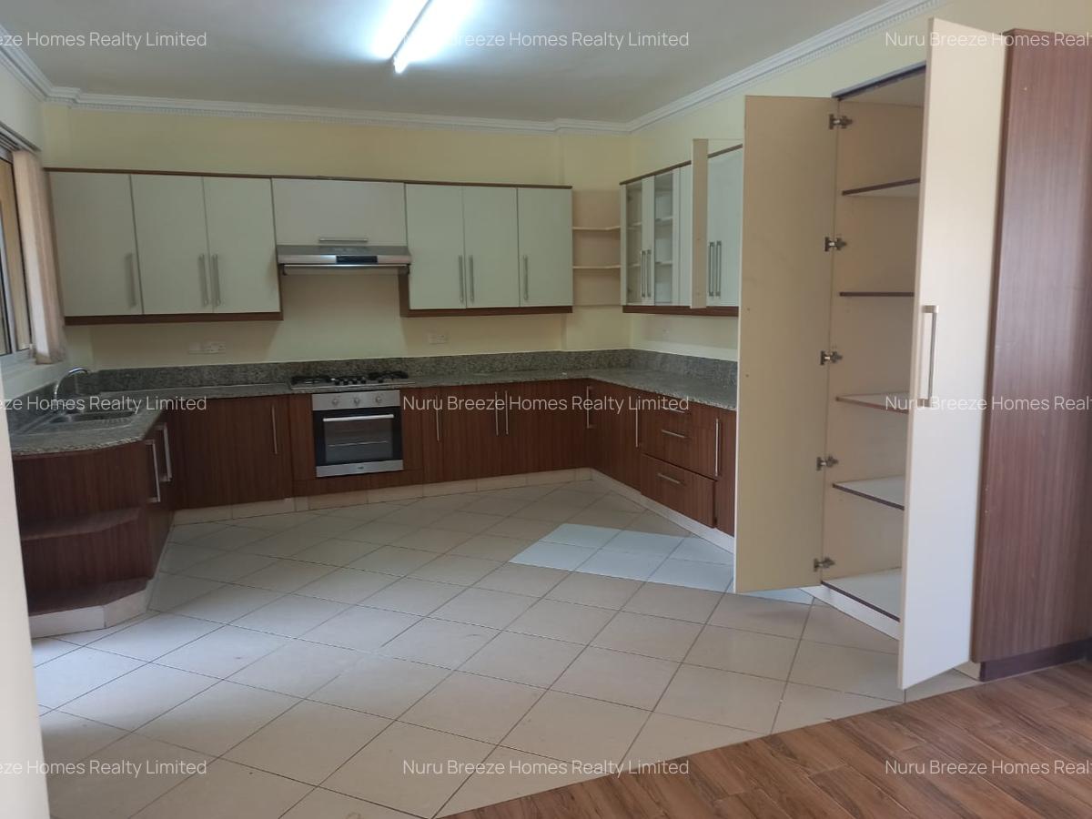 3 Bed Apartment with En Suite in Brookside - 3