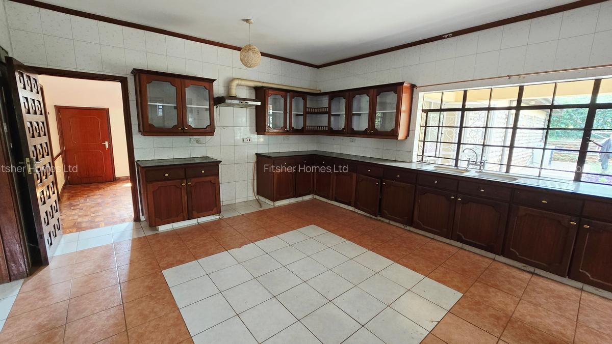 5 Bed House with En Suite in Runda - 7
