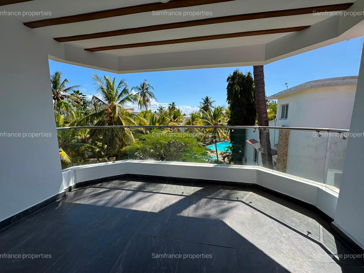 1 Bed Apartment with En Suite at 3Rd Avanue - 4