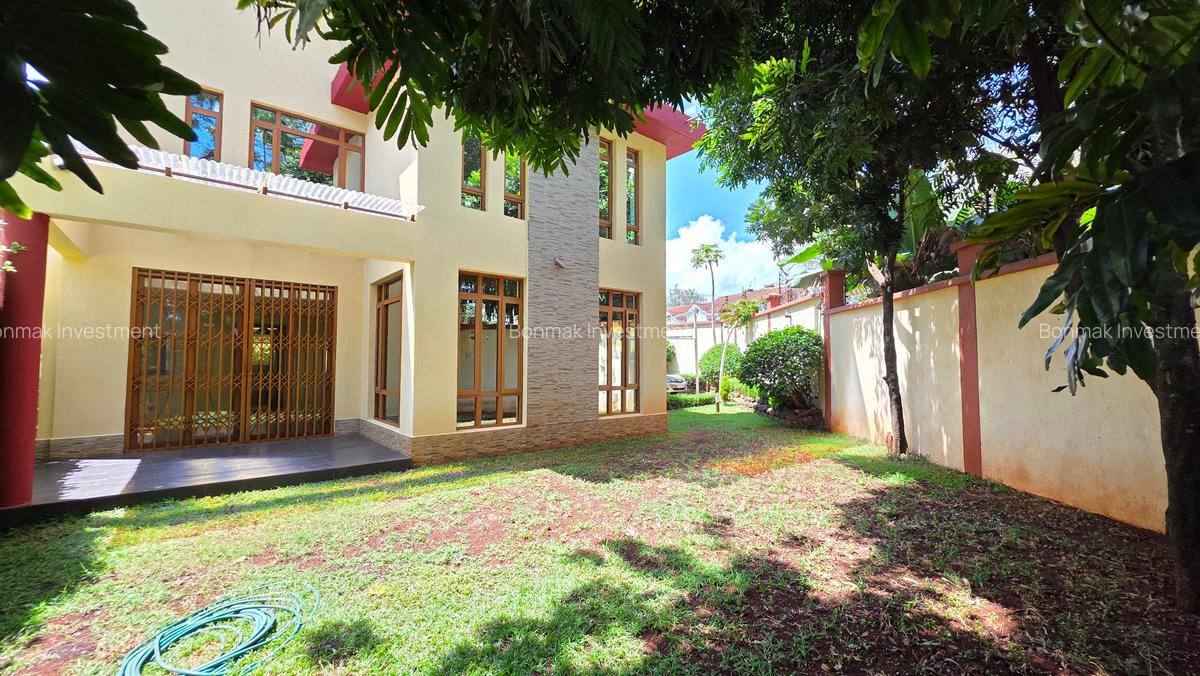 5 Bed Townhouse with En Suite at Lavington Green - 3