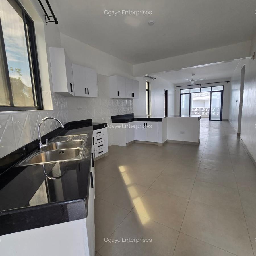 2 Bed Apartment with En Suite at Baobab - 3